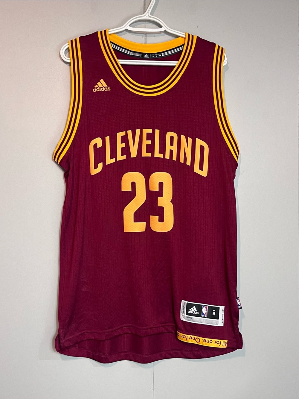 Adidas Cleveland Cavaliers LeBron James #23 NBA. Medium